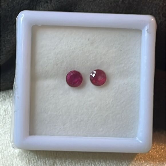 Niassa Tound Rubies set of two 1.33 ctw - Picture 6 of 8